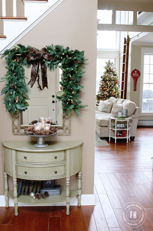 http://findinghomeonline.com/farmhouse-christmas-decorating-home-tour/