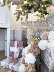 Tips On Gift Wrapping Holiday Presents - Kristy Wicks