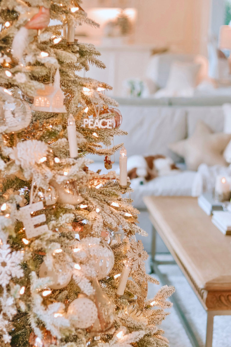 Cozy Holiday Home Decor - Loveliest Looks of Christmas| Kristywicks.com
