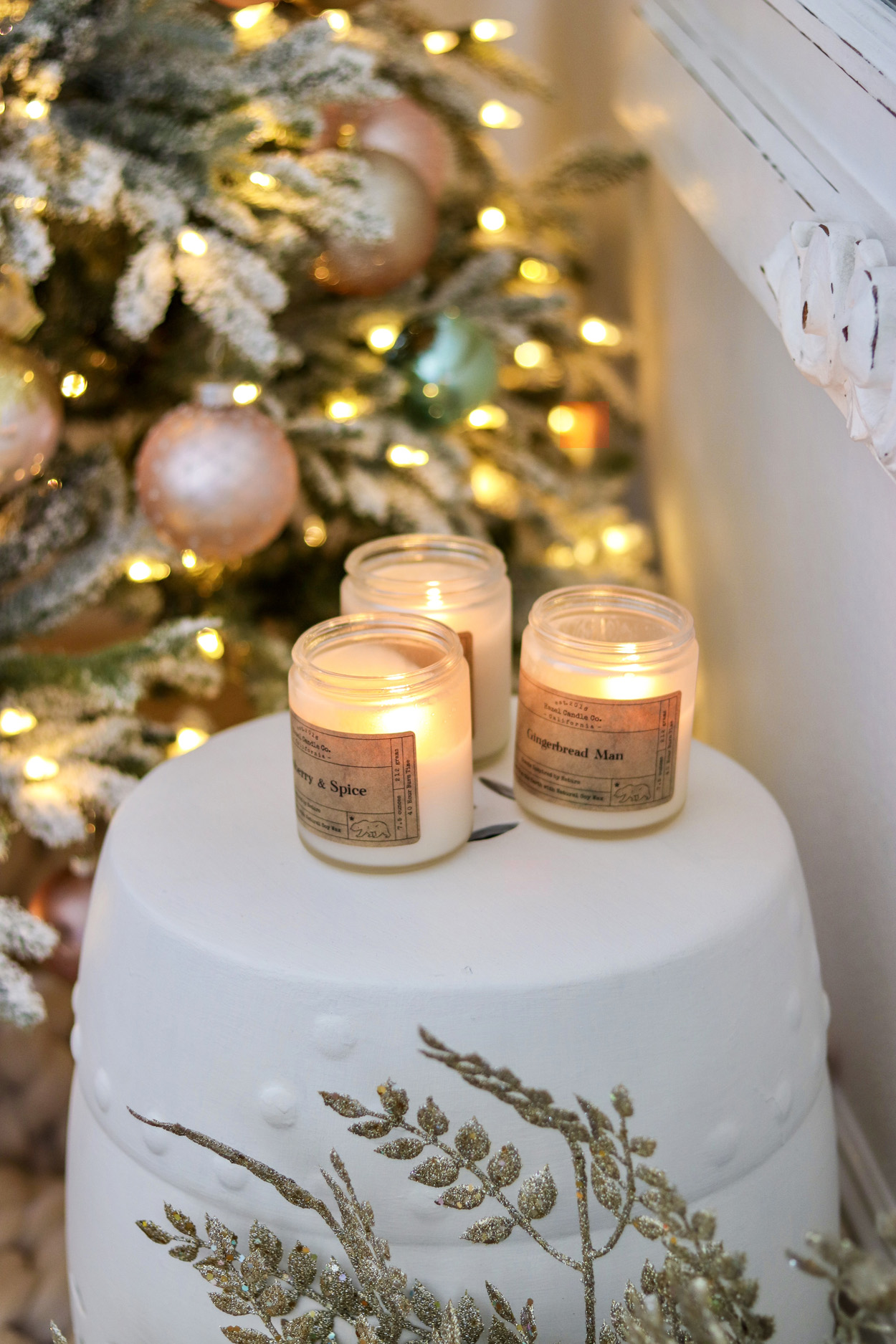Pastel Christmas Tree and Holiday Bedroom Decor Ideas