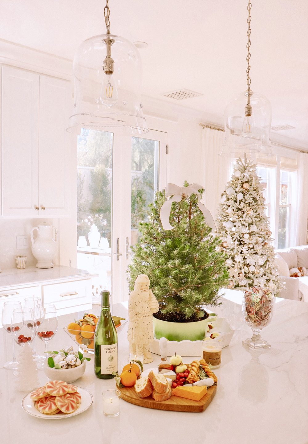 https://kristywicks.com/wp-content/uploads/2018/12/Christmas-Dinner-Party-and-Cookware-Gift-Ideas-Kristy-Wicks.11.jpg