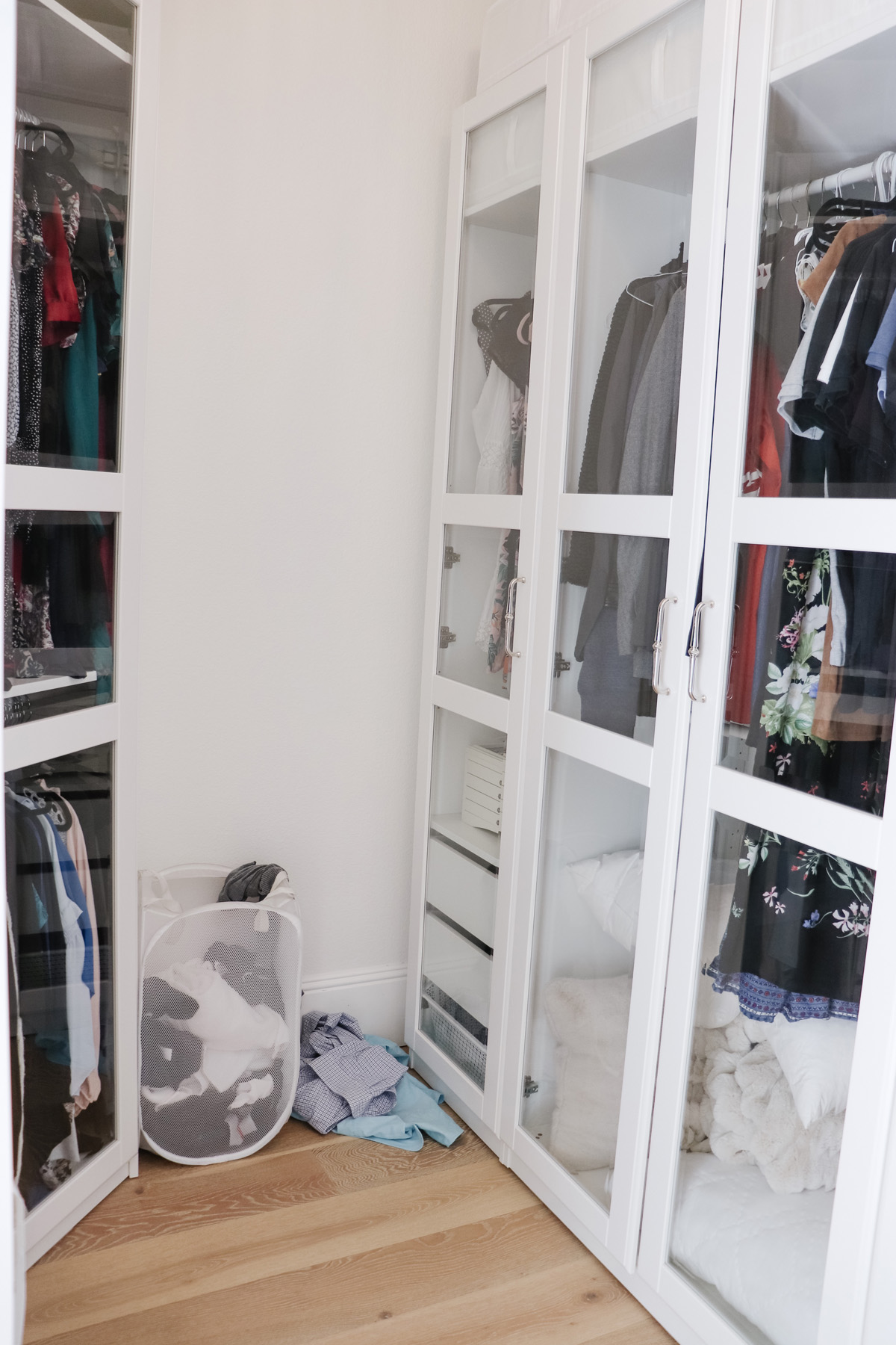 5 Easy Ways to Organize and Beautify your Closet || Best tips and tricks on how to tidy up your home! Kristy Wicks