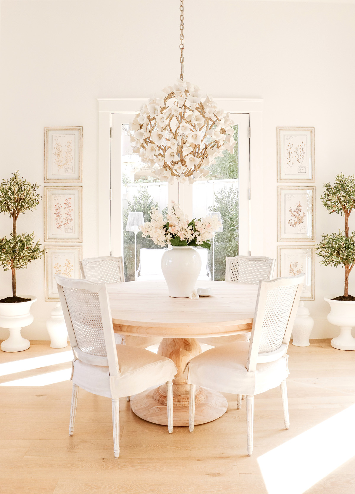 Wayfair's Memorial Day Sales are HERE! Through the weekend TONS of home decor are up to 70% off like dining room, family room, bedding, outdoor and more! | Kristy Wicks