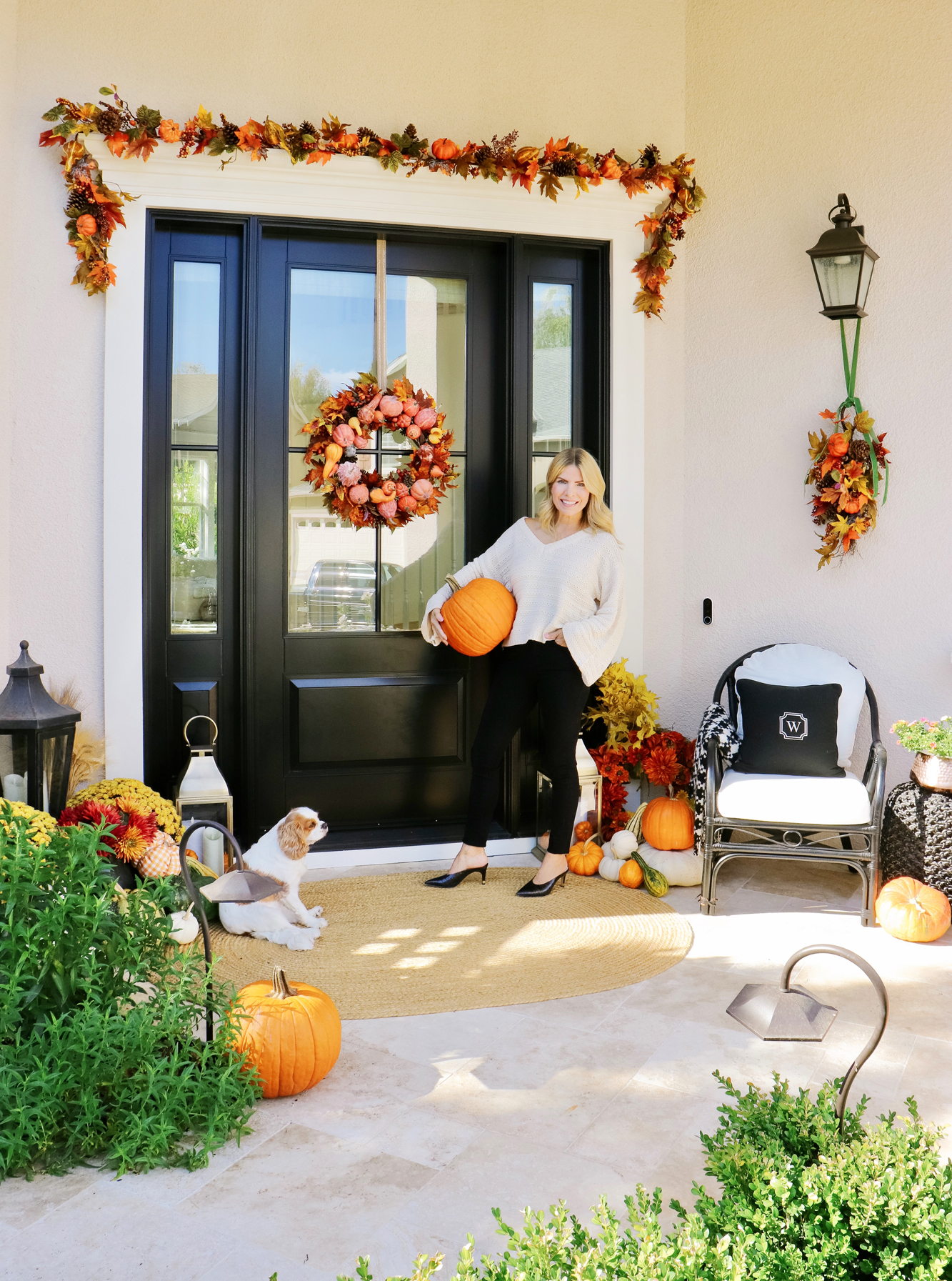 Easy Fall Front Porch Decor Ideas - Affordable and adorable fall and autumn decor pieces (very affordable) holiday porch inspiration and inspo | pinterest