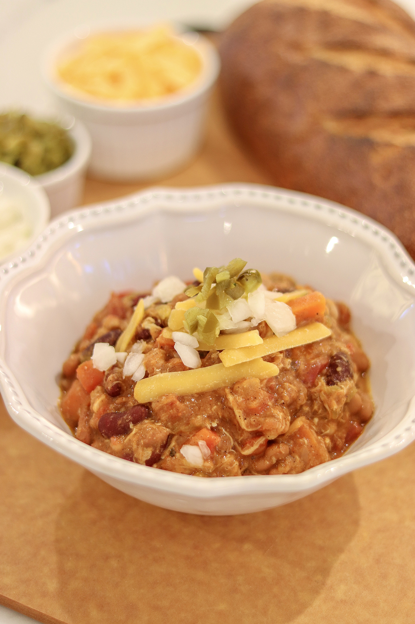 Delicious 3-Bean Chicken Chili Recipe for those cozy Fall/Winter nights in. The best weeknight dinner recipe for families! 