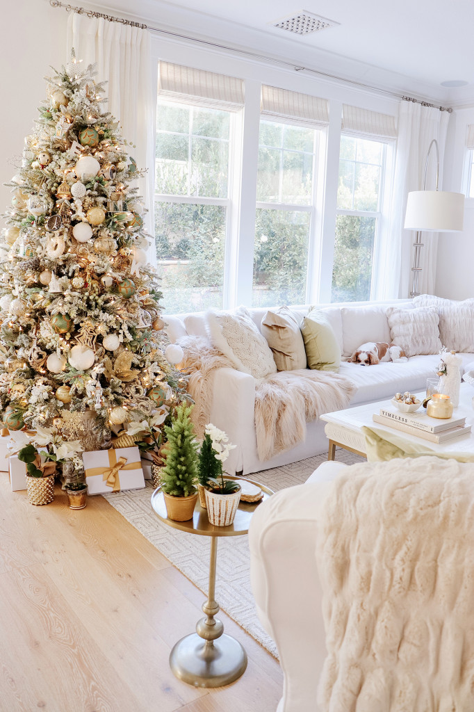 Cozy Christmas Decor - My Family Room - KristyWicks.com