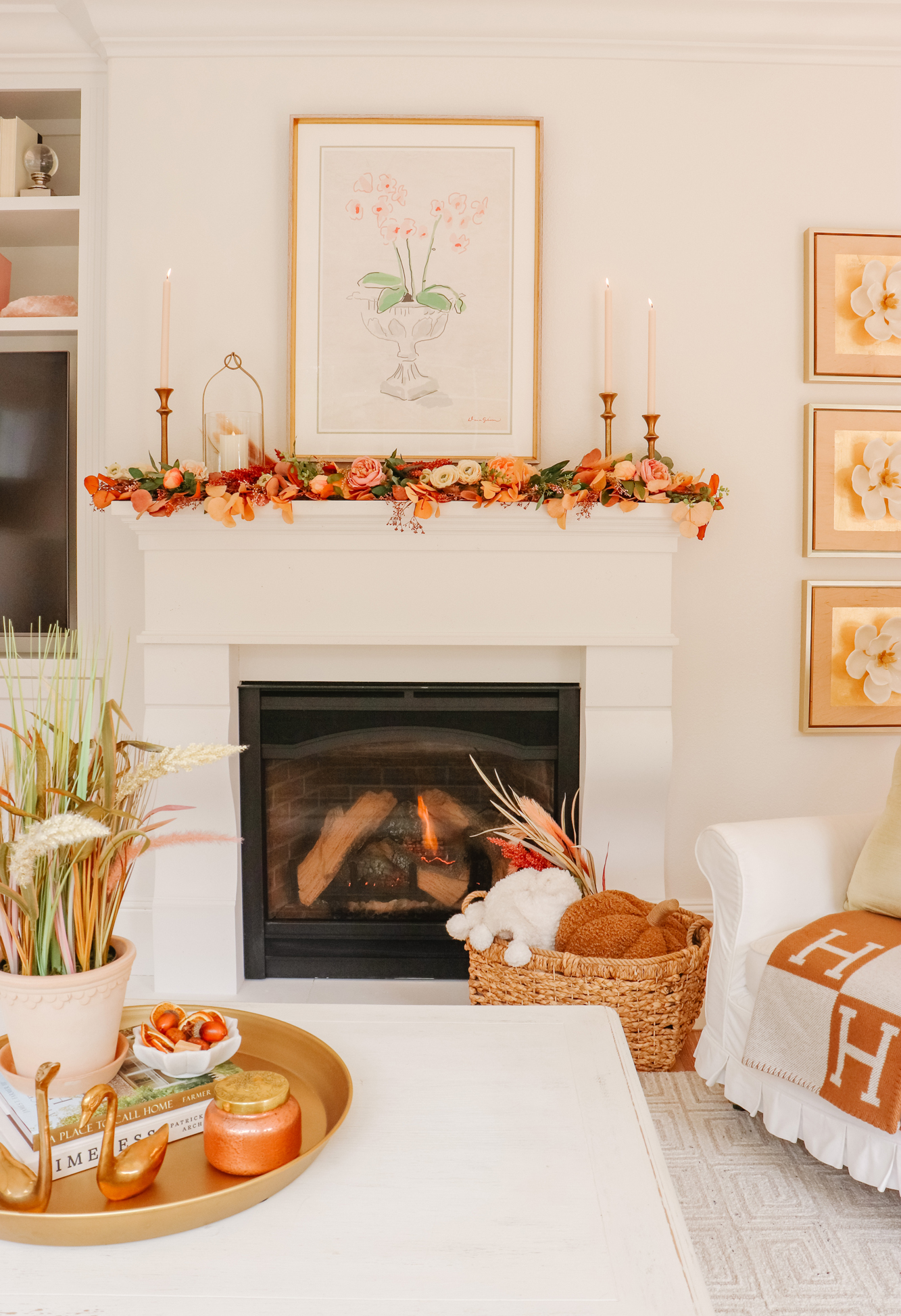 Easy Fall Mantel Decor Ideas - Simple and Affordable Autumn Mantel Look that takes minimal effort. Looks beautiful and is so fun for the cozy season. 