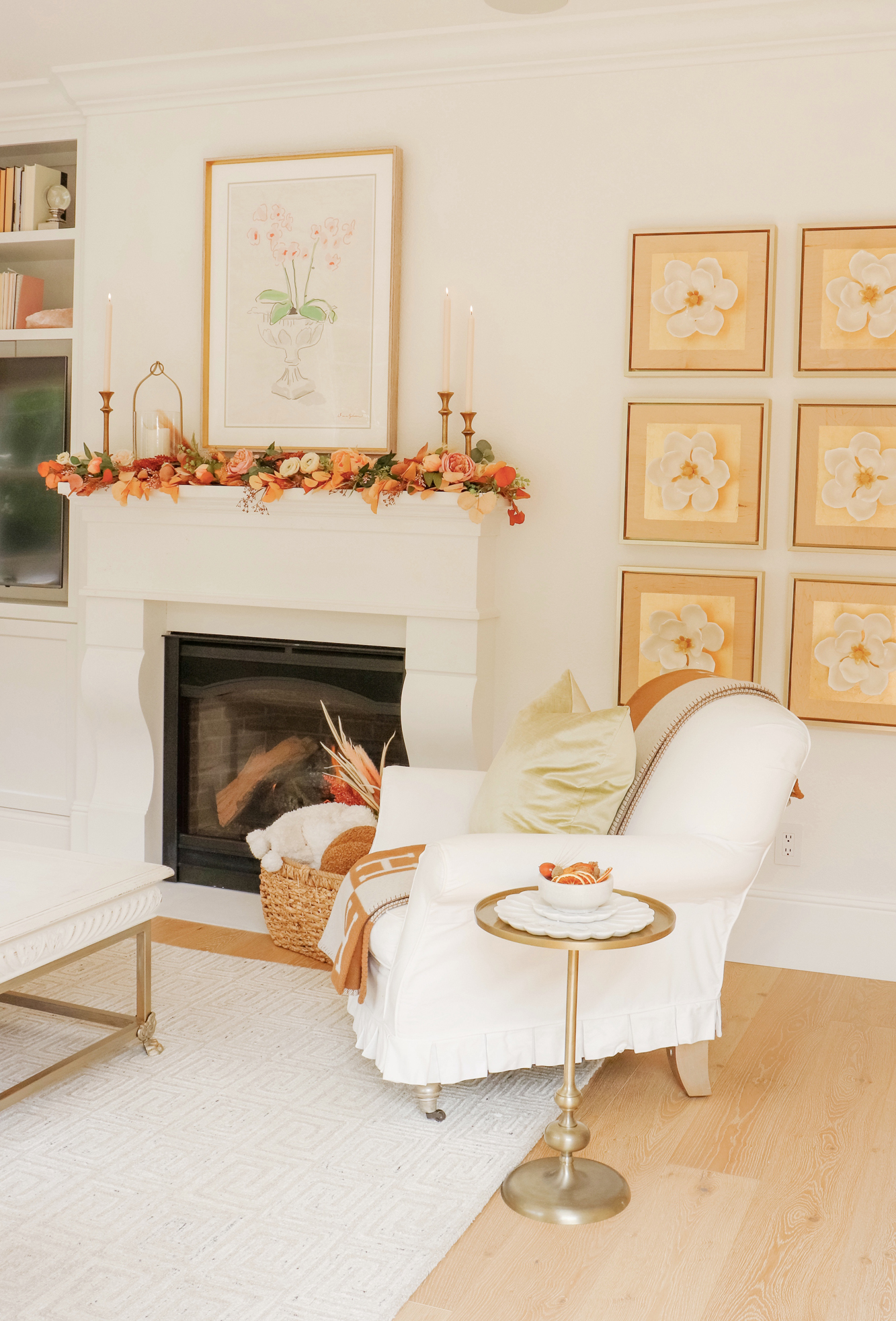 Easy Fall Mantel Decor Ideas - Simple and Affordable Autumn Mantel Look that takes minimal effort. Looks beautiful and is so fun for the cozy season. 