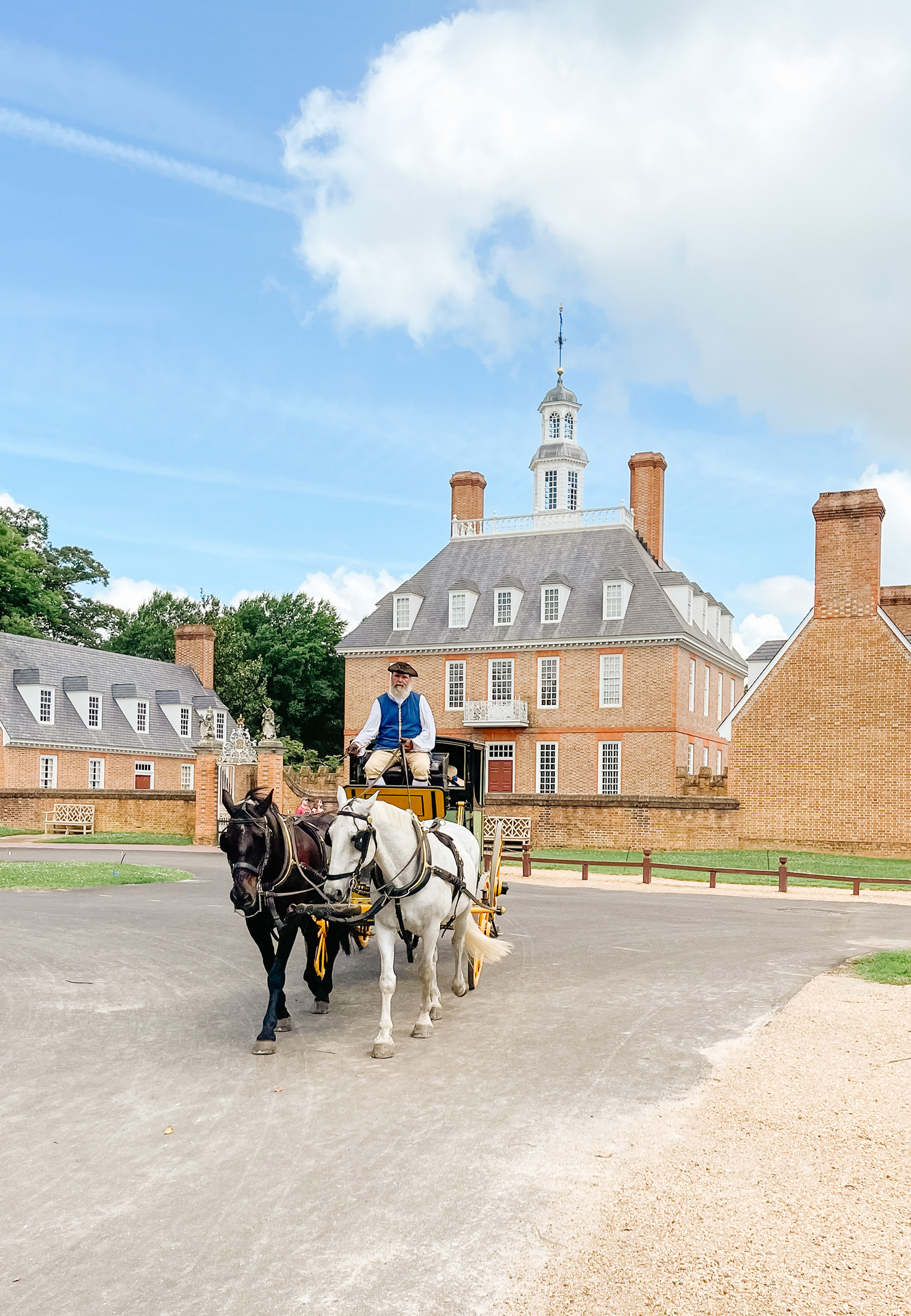 Horse and Buggy colonial Williamsburg 