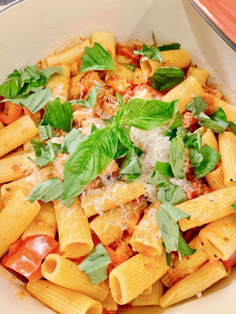 Instant Dutch Oven – Tomato Rigatoni with Bacon & Fennel – Instant